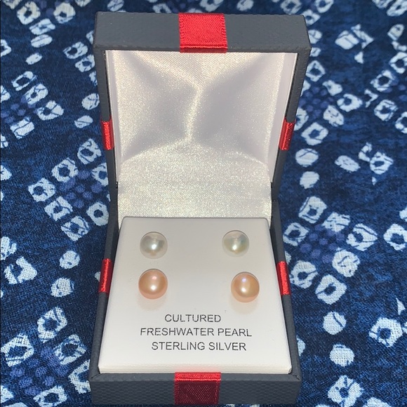 NWT Freshwater Pearl Earring Studs - Picture 1 of 4